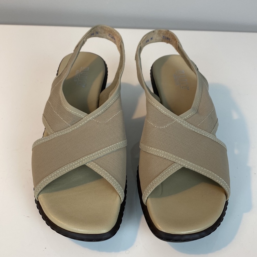 Munro Ava Taupe Stretch Slingback Heeled Sandals Size 7.5N - Picture 5 of 15